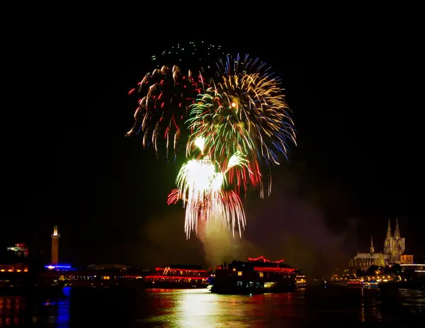 Focuri de artificii peste Rin — Fotografie, imagine de stoc