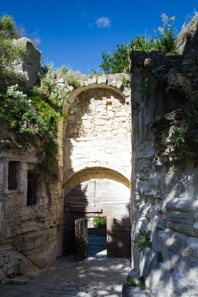 A Les Baux de Provence középkori kapuja — Stock Fotó