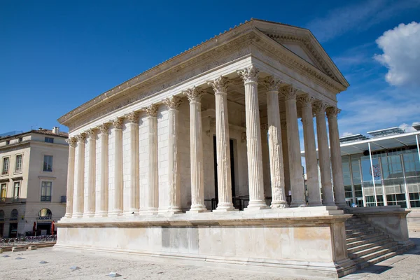 Templo romano de Nimes —  Fotos de Stock