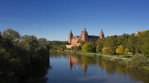 Aschaffenburg palace har utsikt över floden main — Stock fotografie