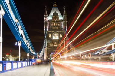 tower Köprüsü'nde gece trafik