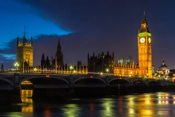 Dark Clouds over the Houses of Parliament — Stock Photo, Image