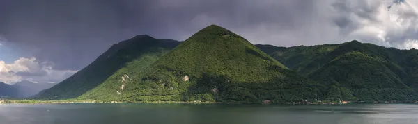 Можлива гроза над озера Лугано — стокове фото