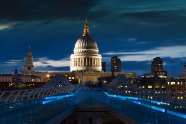 alacakaranlık sırasında St. paul Katedrali