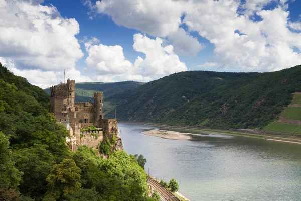Castle Rheinstein overlooking the Rhine Valley — Stock Photo, Image