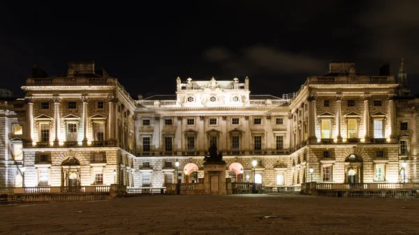 Belysta somerset house på natten — Stockfoto