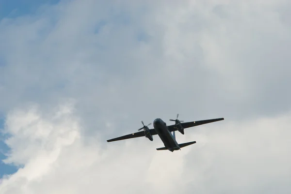 Das schwere Transportflugzeug — Stockfoto