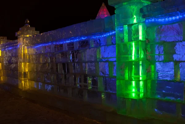 La muralla de una fortaleza de hielo —  Fotos de Stock