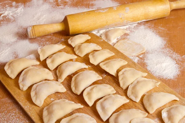 Bolinhos de massa frescos feitos à mão — Fotografia de Stock