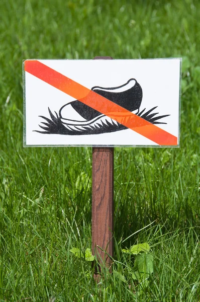 Houd uit het gras teken Rechtenvrije Stockfoto's