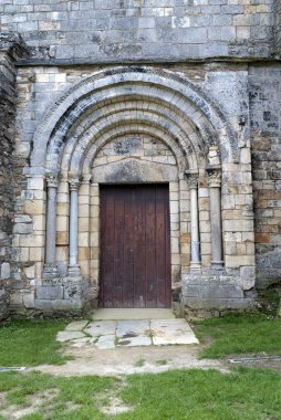 Romanesk kapı