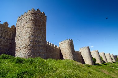 Savunma duvarları. Avila