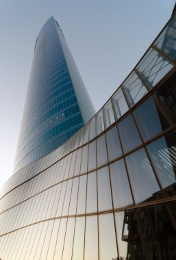 gün batımında iberdrola Kulesi