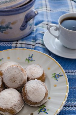 pasta ve kahve fincanı