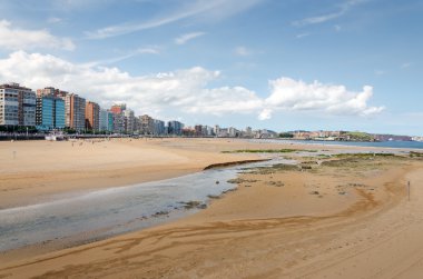 Gijon. düşük tide