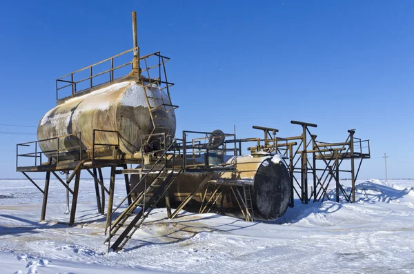 Campo petrolifero - cisterna petrolifera — Foto Stock