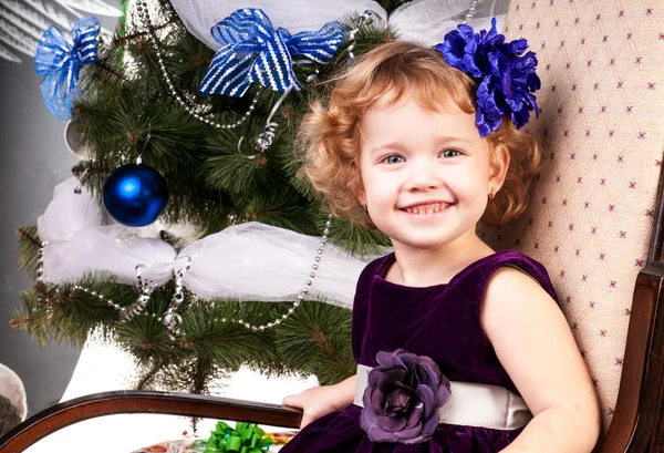 Dívka slaví Vánoce — Stock fotografie