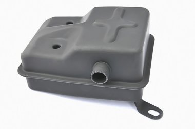 yalıtılmış bir arka plan üzerinde yakıt tankı