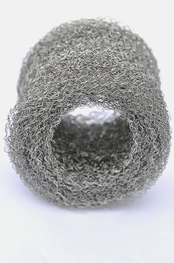 Beyaz bir arka plan üzerinde süzme