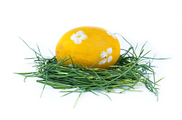 Uovo di Pasqua su sfondo bianco — Foto Stock