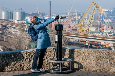 gözlem güvertesinde kız