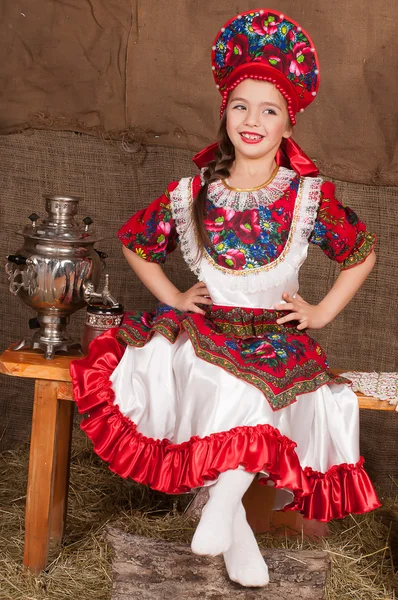 Menina russa em vestido nacional — Fotografia de Stock