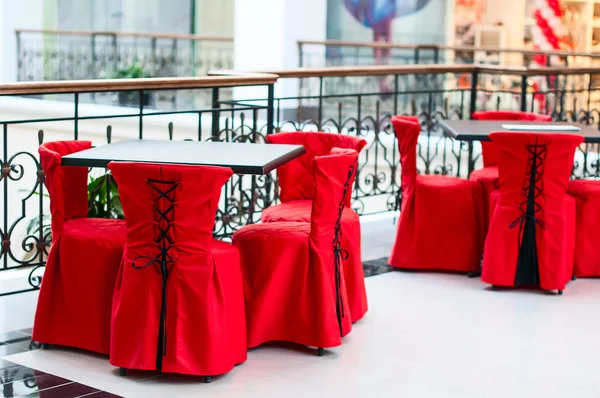 Table and chair in restaurant — Stock Photo, Image