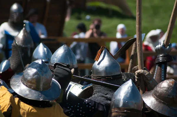 Hotin, Ukraina - kan 2013: tredje Landskampfestivalen av historisk rekonstruktion av medeltiden — Stockfoto