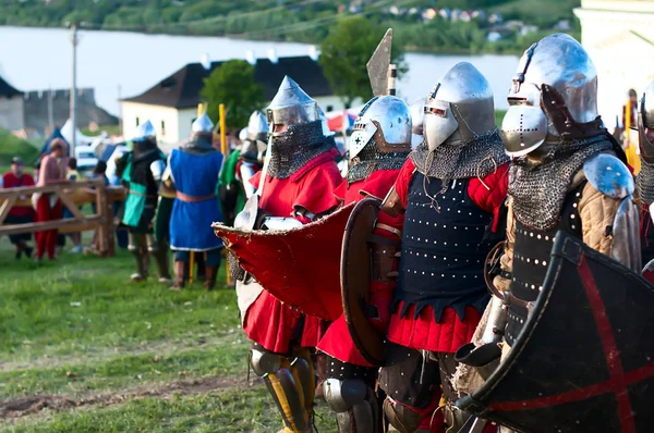 Hotin, Ukrajna - 2013 lehet: a harmadik nemzetközi fesztivál, a történelmi rekonstrukció a középkorban — Stock Fotó