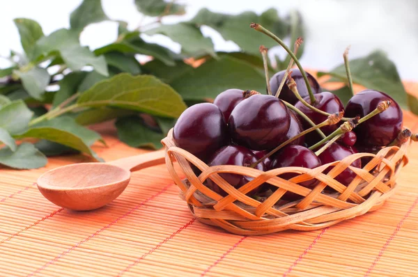 Cereza roja madura — Foto de Stock