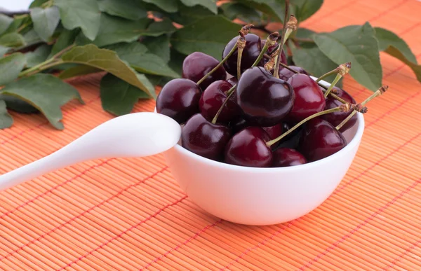 Cereza roja madura — Foto de Stock