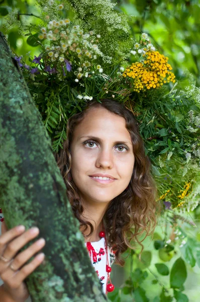 Series of closeup portrait of a beautiful girl in a field with a wreath — Stock Photo, Image