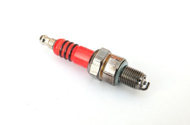 Otomatik beyaz zemin üzerine izole Buji. kıvılcım izole