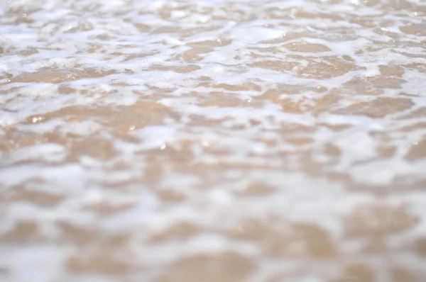 Onda do mar sobre areia — Fotografia de Stock