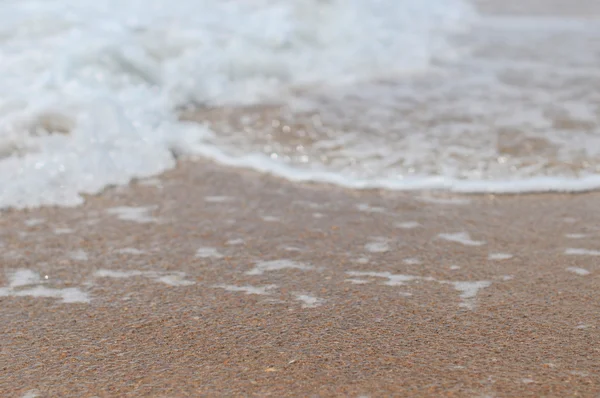 Ola de mar sobre arena —  Fotos de Stock
