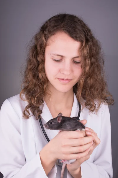 Jeune femme vétérinaire — Photo