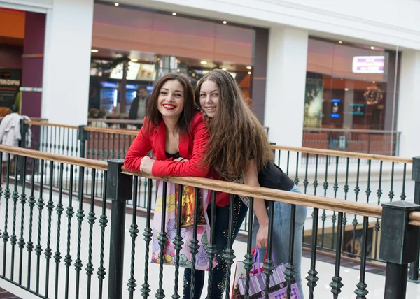 Duas mulheres conversando — Fotografia de Stock