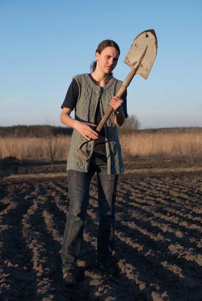 Agricultora con pala — Foto de Stock