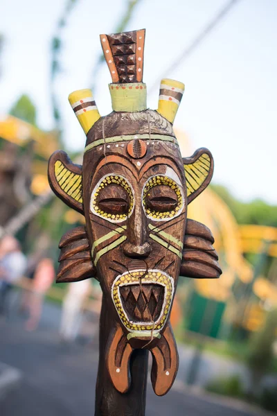 Totem Palo splendidamente dipinto in Columbia Britannica — Foto Stock