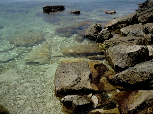 Kayalık deniz kıyısı — Stok fotoğraf