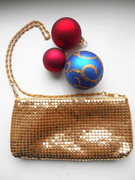 Złoty błyszczący kulki torebka i Boże Narodzenie — Zdjęcie stockowe