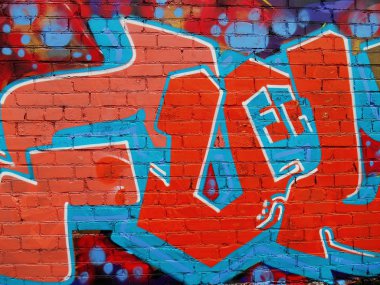 Graffiti bir tuğla duvar arka planda