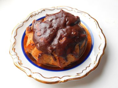 Tabakta çikolatalı pasta