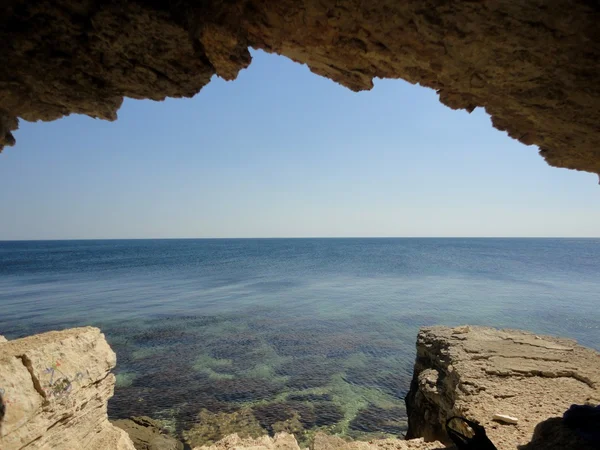 Vista del paisaje de Crimea de las cuevas del mar — Foto de Stock