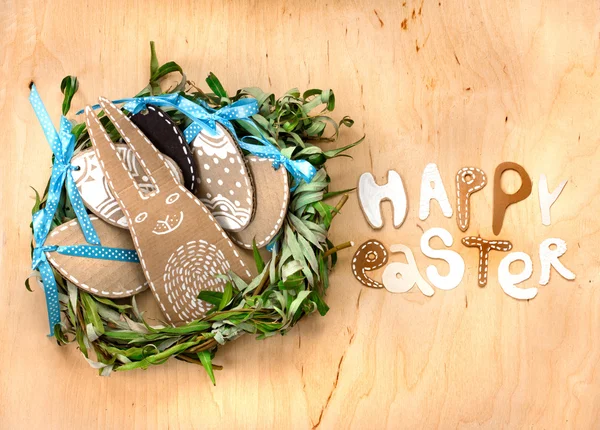 Huevos de Pascua y conejo con letras "feliz Pascua " —  Fotos de Stock