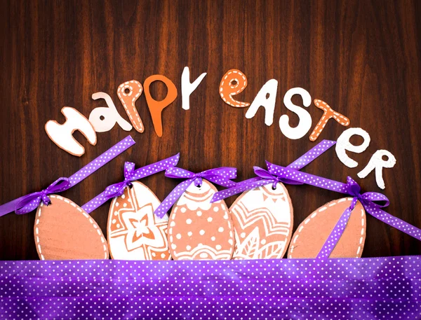 Pasen achtergrond met eieren en belettering "happy easter" — Stockfoto