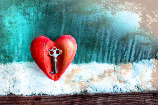 Sleutel met het hart als symbool van liefde — Stockfoto