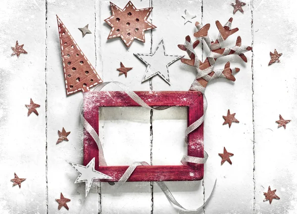 Weihnachtsdekoration über weißem, winterlichem Hintergrund mit Stern — Stockfoto