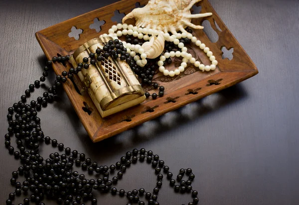 Jewels in a nacreous shell on a dressing table — Stock Photo, Image