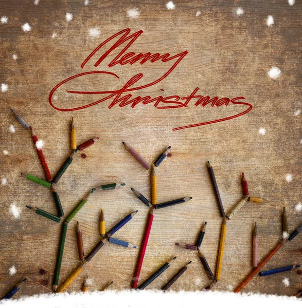 Винтажная рождественская открытка с цветными карандашами в виде ветвей деревьев — стоковое фото